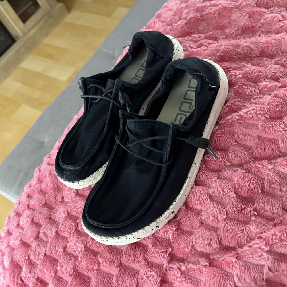 Hey Dude Womens Black and white
